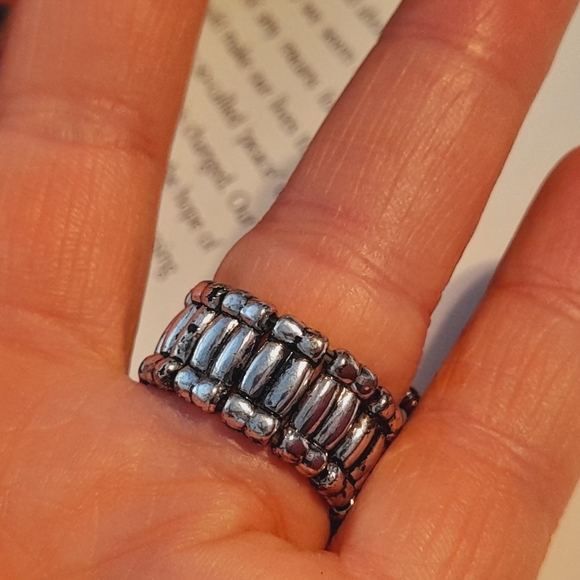 Stretchy One Size Fits All Silver Toned Ring with Lilac Rhinstones - Picture 5 of 11